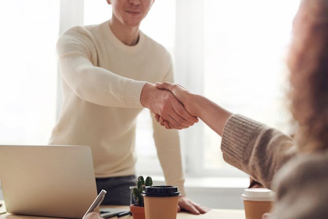 Handshake symbolizing Get_Ready_Bell:client_pulse success